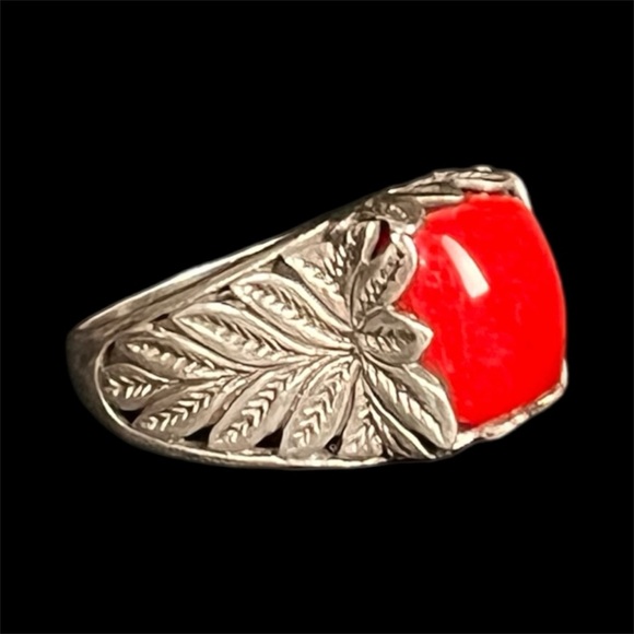 Vintage 925 Sterling Silver Red Coral Etched Leaf Design Ring S-8.5